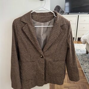 Women’s brown houndstooth blazer